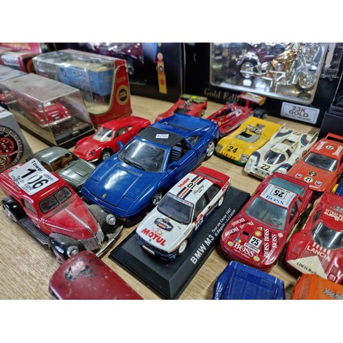 106 - A large collection of 18x various diecast model cars, mostly of racing sports cars by various makers... 