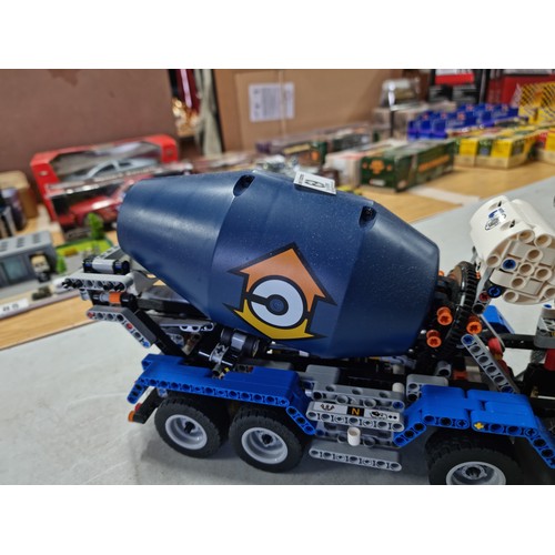 43 - Good quality well built Lego Technic 42112 of a cement mixer in good order complete with 2x books of... 