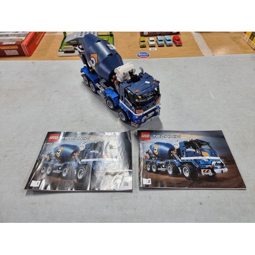 43 - Good quality well built Lego Technic 42112 of a cement mixer in good order complete with 2x books of... 