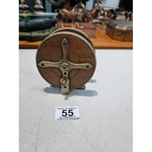 61 - Good quality vintage fishing reel in good order with a brass Starback and carter Latch in good order... 