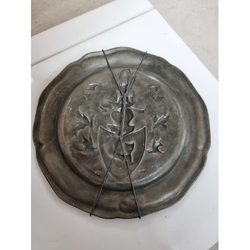 31 - A vintage Rein Zinn pewter plate with an embossed coat or arms, in good overall condition. Has a dia... 