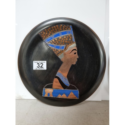 32 - A pair of well made vintage Egyptian copper etched wall hanging plates featuring Egyptian pharaohs. ... 