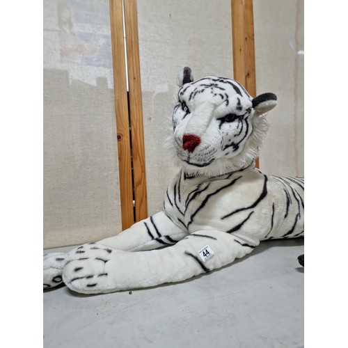 44 - A very large handsome white tiger soft toy by Melissa & Doug in good order. Has a height of 53cm and... 