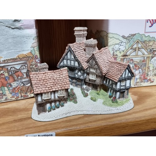 50 - A collection of 5x good quality David Winter model cottages complete with original boxes along with ... 