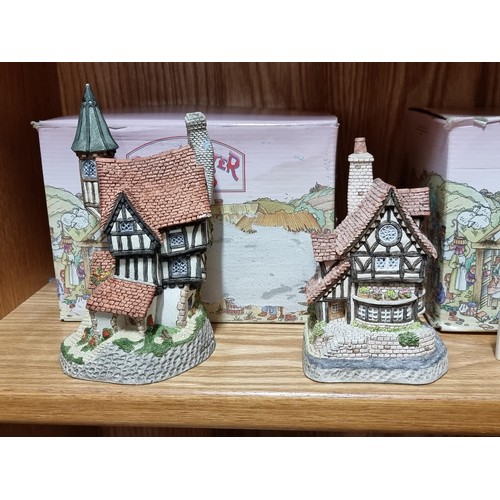 50 - A collection of 5x good quality David Winter model cottages complete with original boxes along with ... 