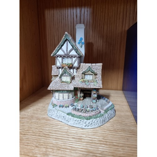 52 - A collection of 4x good quality David Winter model cottages all complete with original boxes and ver... 