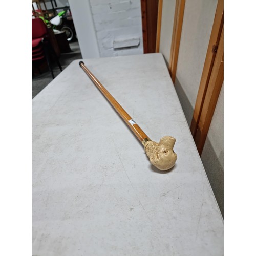 56 - A charming resin Labrador retriever head formed walking stick having a rubber end. In excellent cond... 