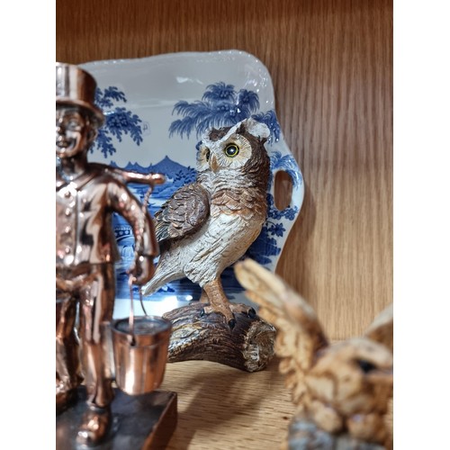 8 - A collection of collectable ornaments including 2 wooden well carved owls, a resin owl, 2 wooden car... 