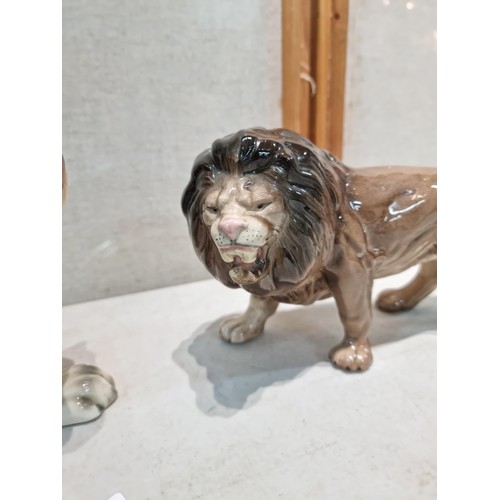 26 - 2 good quality Melbaware figurines including a lion and a tiger, both are stamped Melbaware undernea... 