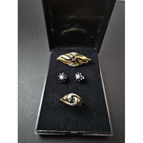 286 - A stunning 9ct yellow gold matching diamond and sapphire jewellery set featuring a brooch with a pie... 