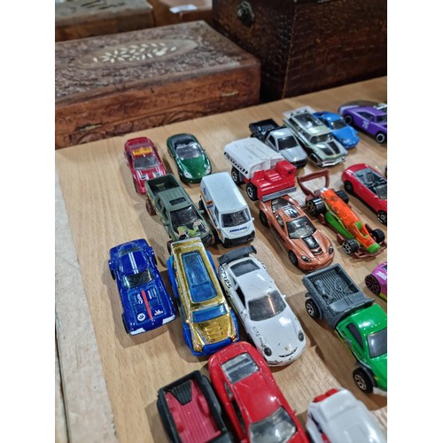 101 - A very large quantity of loose diecast model cars, all mostly in good looked after condition with a ... 