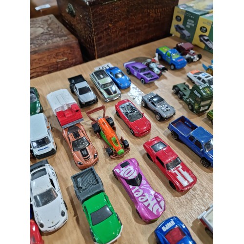 101 - A very large quantity of loose diecast model cars, all mostly in good looked after condition with a ... 