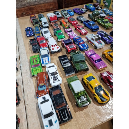 101 - A very large quantity of loose diecast model cars, all mostly in good looked after condition with a ... 