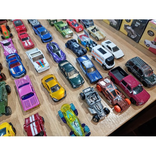 101 - A very large quantity of loose diecast model cars, all mostly in good looked after condition with a ... 