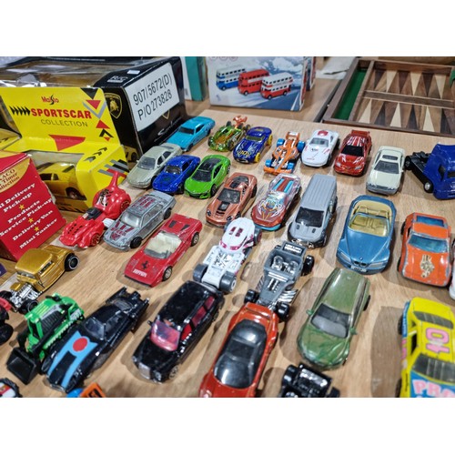 100 - A very large quantity of loose diecast model cars, all mostly in good looked after condition with a ... 