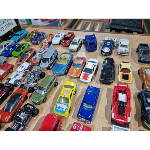 100 - A very large quantity of loose diecast model cars, all mostly in good looked after condition with a ... 