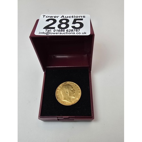 285 - Antique 1902 full gold sovereign struck in 22ct gold featuring King Edward VII head, in very good co... 