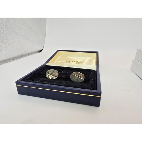 238 - 2x pairs of vintage cufflinks, 1 pair having an etched design in 925 silver, the other set has a min... 