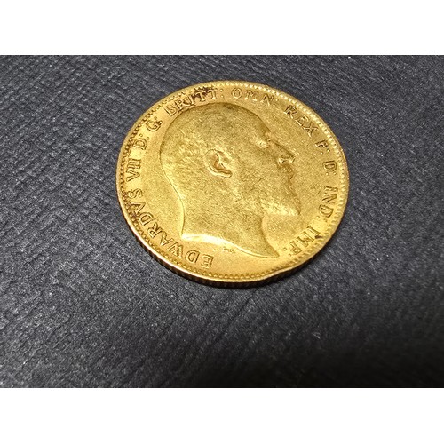 285 - Antique 1902 full gold sovereign struck in 22ct gold featuring King Edward VII head, in very good co... 