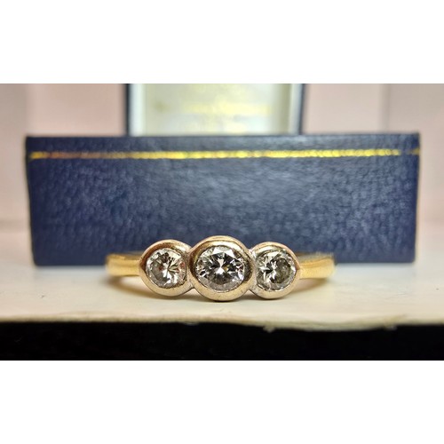 250 - A stunning hallmarked 18ct yellow gold 3 stone diamond ring, the diamonds are very sparkly and livel... 