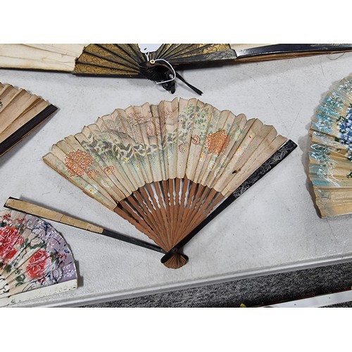 44 - Collection of 5x vintage oriental fans of varying designs and sizes inc a large cotton floral fan wi... 