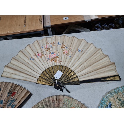 44 - Collection of 5x vintage oriental fans of varying designs and sizes inc a large cotton floral fan wi... 