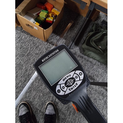 47 - Cased Sunpow Metal Detector MD-620 with digital display in good order complete with Sunpow pin point... 