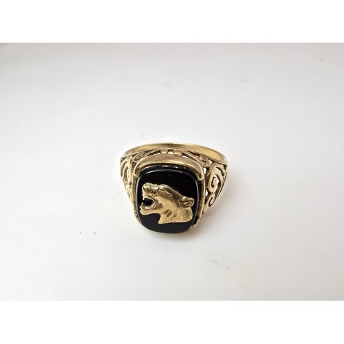 252 - A stunning hallmarked 9ct yellow gold unisex signet ring featuring a black onyx stone with an overla... 