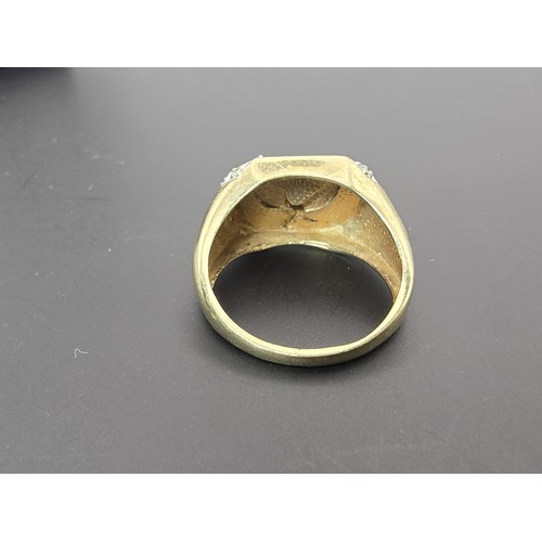 253 - An attractive hallmarked 9ct yellow gold gents signet ring featuring a pretty white gold overlaid ea... 