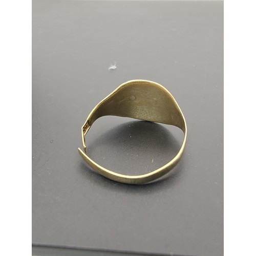 254 - A hallmarked vintage 9ct yellow gold signet ring sold as scrap gold and has a split to the band, the... 