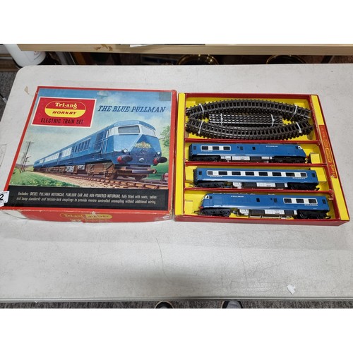 52 - Boxed Tri-ang Hornby RS52 Midland Blue Pullman 3 car Diesel multiple unit set with oval track, power... 