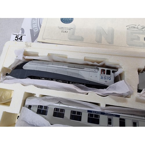 54 - Bran New Boxed Hornby R2445 The Silver Jubliee Train Pack, limited edition COA 183 of just 2000 exam... 