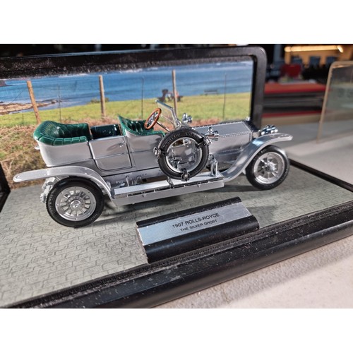 62 - Good quality diecast 1907 Rolls-Royce 'The Silver Ghost' car in presentation box, bonnet opens to re... 