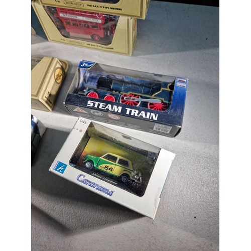 69 - Collection of 13x boxed diecast vehicles inc 7x models of yesteryear inc buses and vans, boxed Carar... 