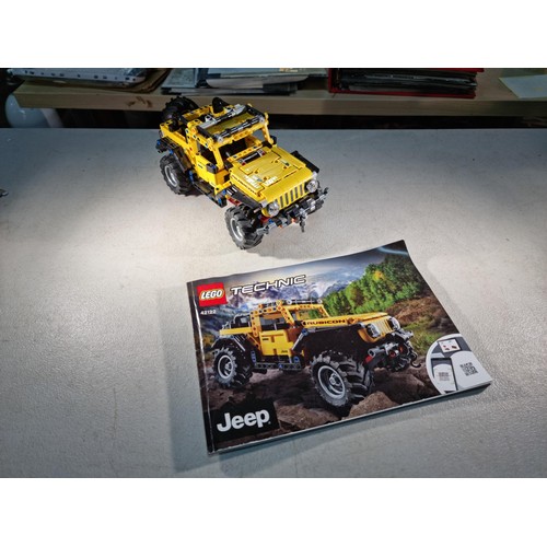 75 - Good quality Lego Technic 42122 jeep completely built, comes with instruction manual