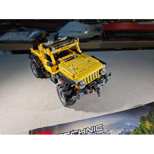 75 - Good quality Lego Technic 42122 jeep completely built, comes with instruction manual