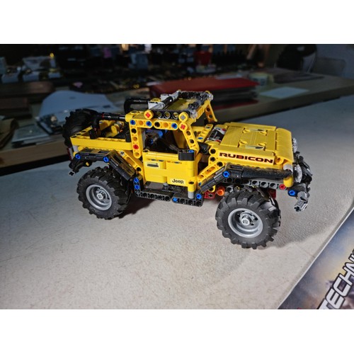 75 - Good quality Lego Technic 42122 jeep completely built, comes with instruction manual