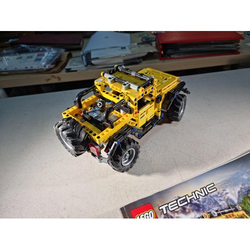 75 - Good quality Lego Technic 42122 jeep completely built, comes with instruction manual