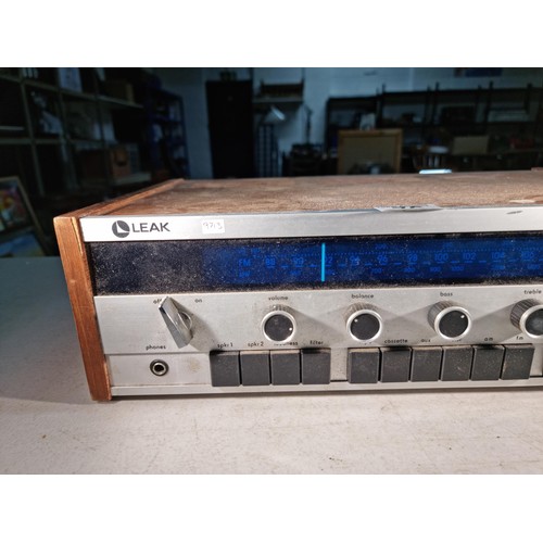 76 - Vintage Leak 2000 tuner amplifier 2 band MW and LW, complete with power cable, untested