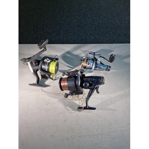 77 - Collection of 3x fishing reels inc Spitfire HR400, a Zebco RC 355 and a blue 30 rear drag reel