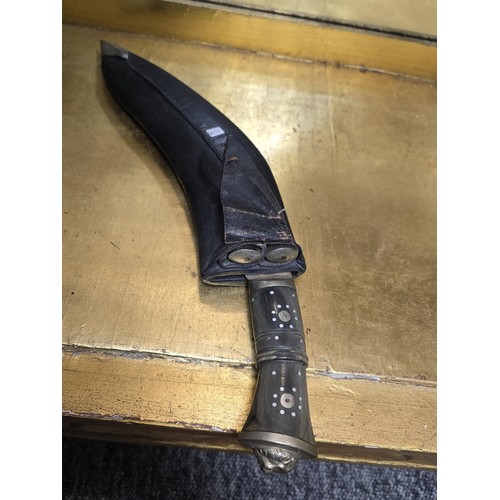 231 - A good vintage ceremonial kukri knife complete with its 2 smaller knives, fitted in its leather shea... 