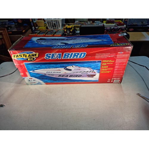 80 - Good quality boxed Sea Bird RC boat complete with remote control by Fast Lane RC. Boat measures 54cm... 