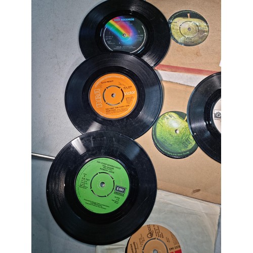 86 - Small quantity of 45's records inc Elvis, Cliff Richard, David Soul, Ken Dodd etc