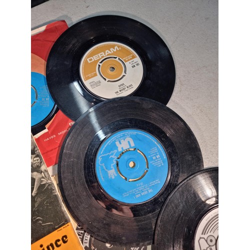 86 - Small quantity of 45's records inc Elvis, Cliff Richard, David Soul, Ken Dodd etc