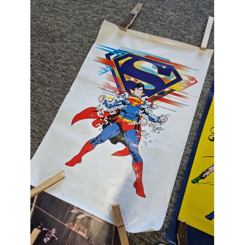 99 - Large collection of posters to include Batman, Superman, Lancaster Bomber with pilot signatures, Sta... 