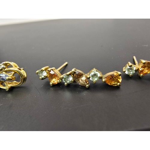 261A - 2 pairs of 9ct yellow gold earrings, both pairs are sold as scrap gold, 1 pair features square marin... 