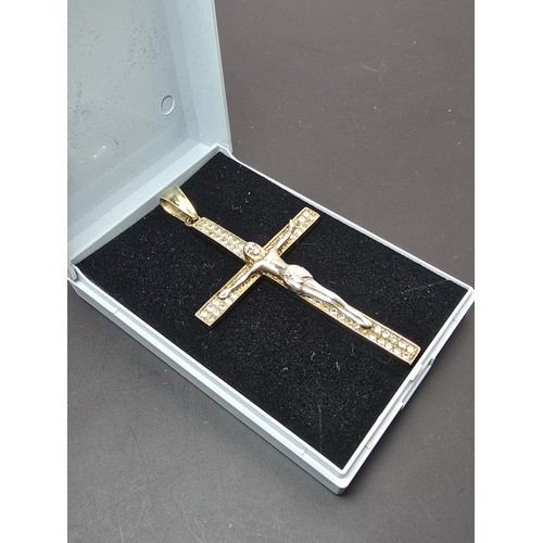 183 - A good quality 925 silver gold plated Crucifix pendant made to a high standard, featuring a well cas... 