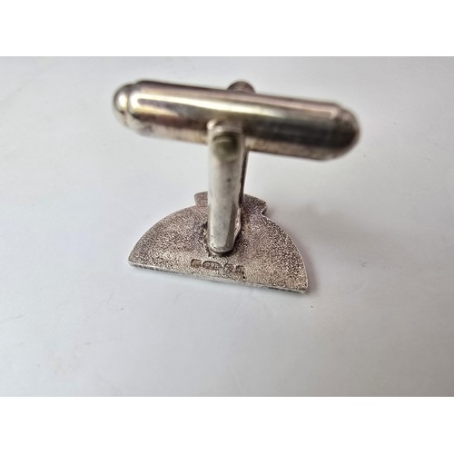 195 - A pair of attractive hallmarked silver cuff links with an Art Deco style, they are in very clean con... 