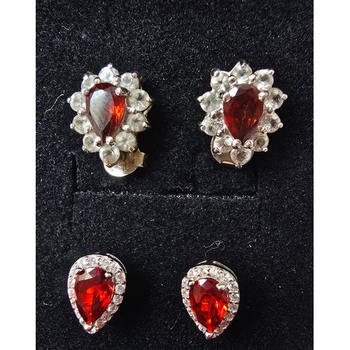 196 - 2 pairs of pretty 925 silver stud earrings, both pairs are inset with garnet gemstones 1 pair surrou... 