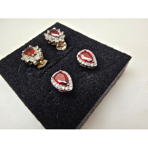 196 - 2 pairs of pretty 925 silver stud earrings, both pairs are inset with garnet gemstones 1 pair surrou... 